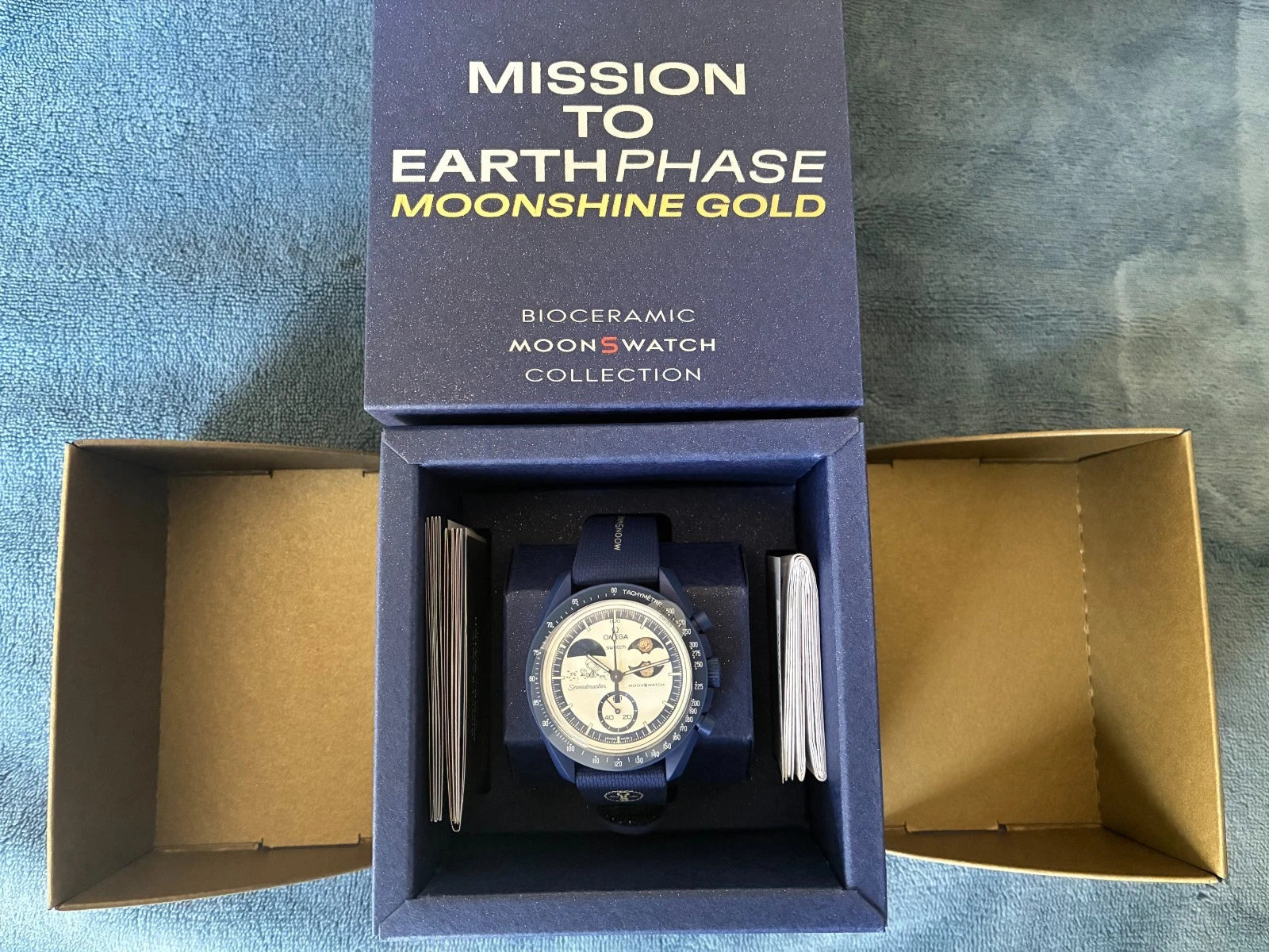 MOONSWATCH MISSION TO EARTHPHASE - MOONSHINE GOLD - SWATCH X OMEGA BIOCERAMIC