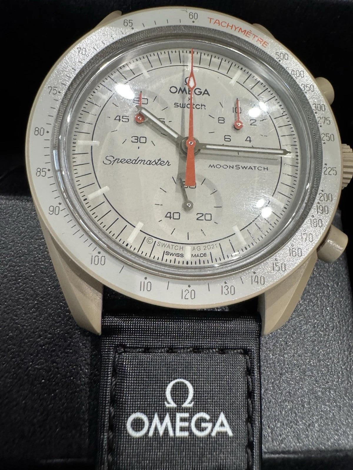 MOONSWATCH MISSION TO JUPITER - SWATCH X OMEGA BIOCERAMIC
