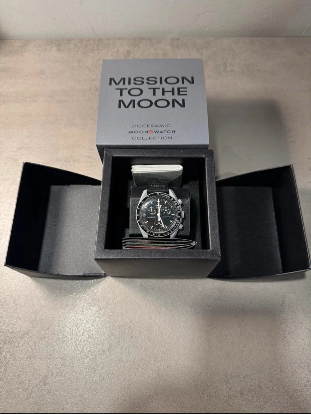MOONSWATCH MISSION TO THE MOON - SWATCH X OMEGA BIOCERAMIC