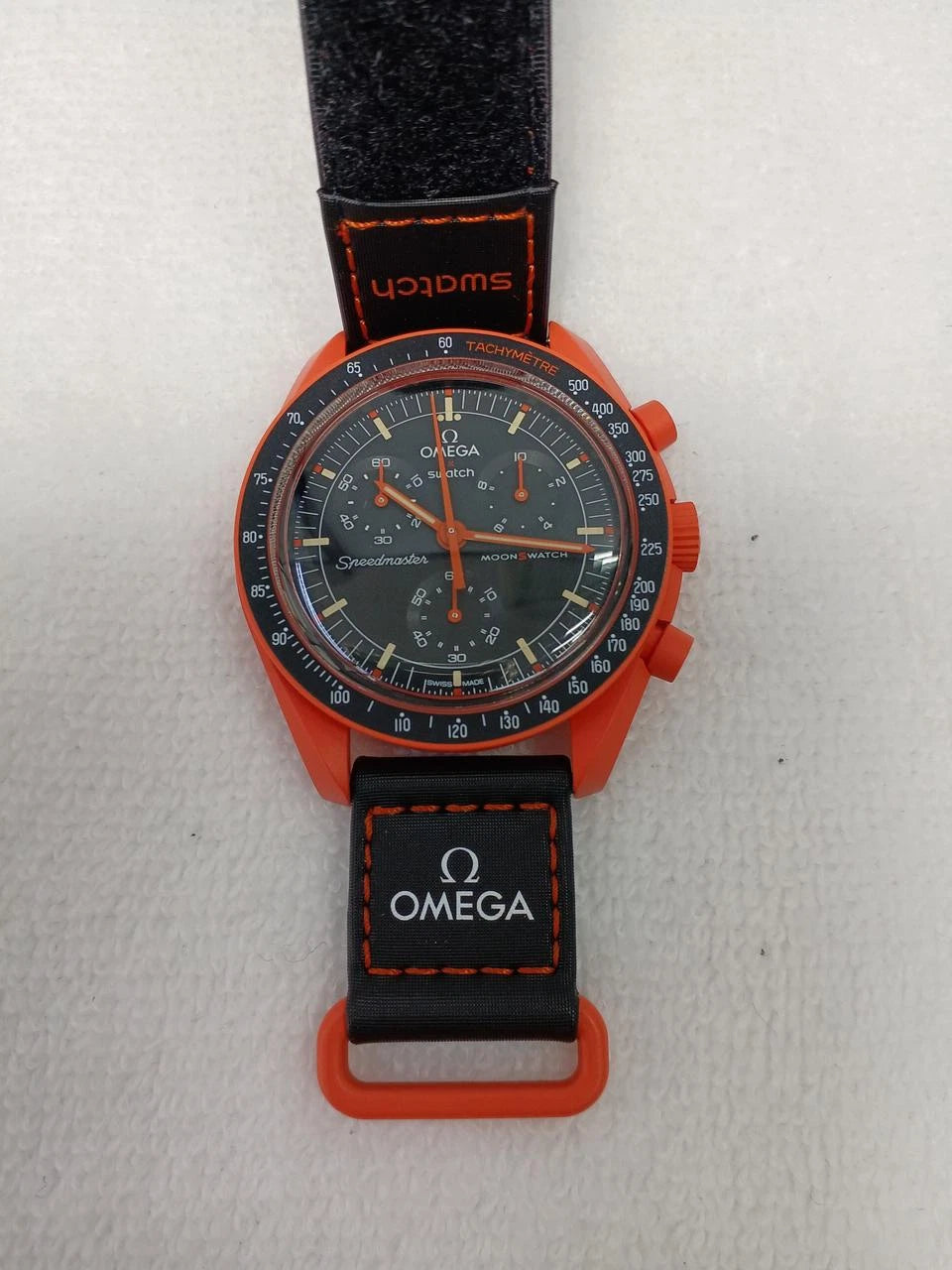 MOONSWATCH MISSION ON EARTH LAVA - SWATCH X OMEGA BIOCERAMIC